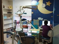 -瑞尔齿科(南京东路名人诊所)