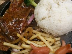铁板黑椒牛扒饭-佰搭果·广式茶餐厅(西华路店)