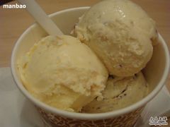 奶香曲奇、夏威夷果仁、白脱核桃三球-哈根达斯(国瑞店)