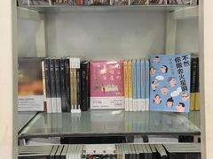 -钟书阁(松江泰晤士小镇店)