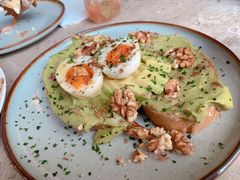 牛油果煮蛋吐司-RAC BAR(安福路店)