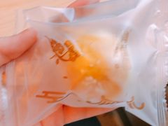 豆沙蛋黄酥-闻酥园(大慈寺店)