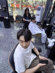 -藤野造型专业烫染接发