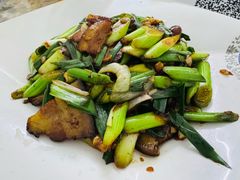 蒜苗炒腊五花肉-阿清嫂农家乐.黎窑烤鸡