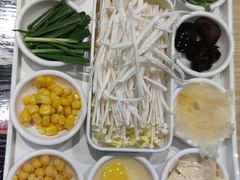 -花馬肆.云南过桥米线(汉神购物广场现场熬汤店)