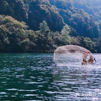 在洞中有洞、景中有景里穿行，总让人有身于虚幻的感觉