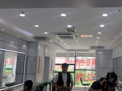 -镁连社·美联社