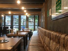 靠窗位-菌海森林·非遗野生菌火锅(西山区滇池路摩根道店)