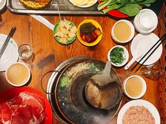 -洞庭洲·防空洞火锅·烧烤·铜锅涮肉(新百广场店)