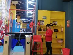 -爱蹦iBOON蹦床运动馆(江汉店)