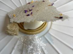 香草玫瑰冰淇淋配玫瑰蛋糕-九献创意菜·新中式(亮马河花园私宴店)