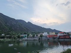 -百里峡七彩艺术小镇