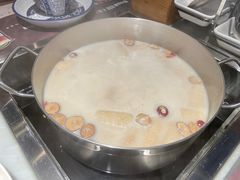 -尚尚仙·酸汤猪手·猪肚鸡火锅(华联万柳购物中心店)