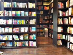 -钟书阁(松江泰晤士小镇店)