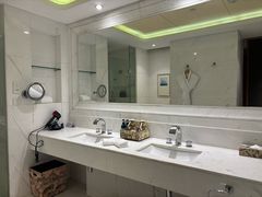 -苏州金鸡湖中茵皇冠假日酒店