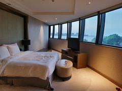 -上海滴水湖皇冠假日酒店
