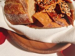 餐前面包配黄油-弗兰克牛排西餐厅Ribone steak house(柠檬花园店)