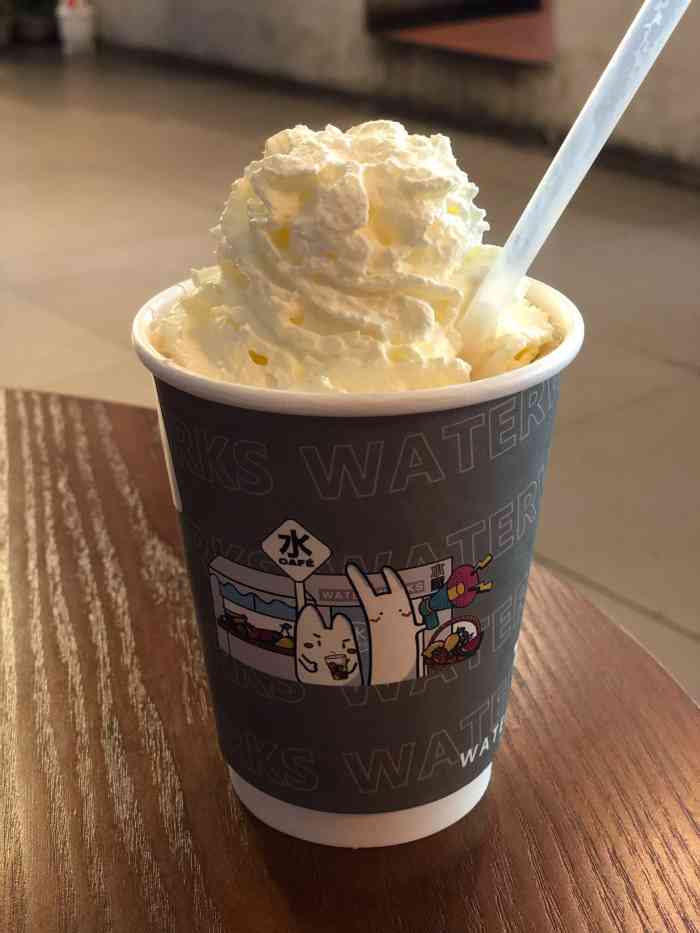 水厂咖啡(中山八路店)-"马路边上很容易就能找到,门面颇大的,有室.