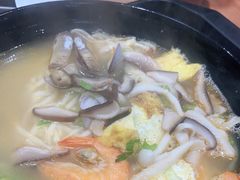 三鲜顶汤面-好麺世家海鲜面馆(新建中路店)