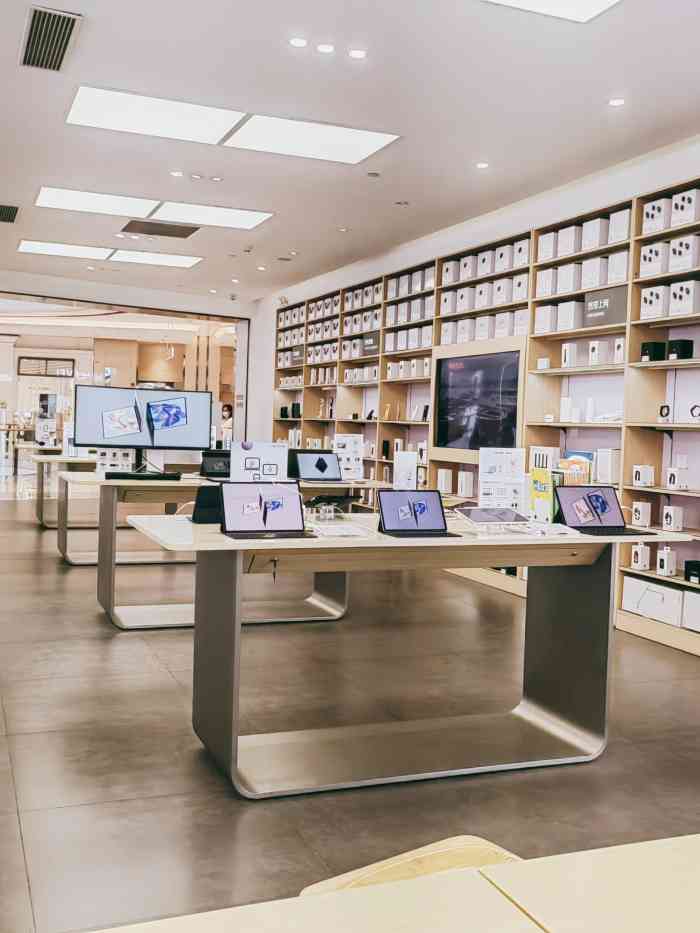 华为授权体验店(万象城店)-"母亲节,妈妈的手机正好坏了,万象城离家最