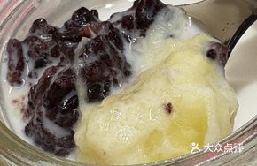 Black Glutinous Rice with Coconut Milk and Durian