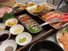 -围炉肉舍•炭烤活鳗•丹东海鲜烤肉(步行街店)