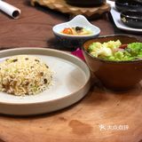 都是不一样的陈设，老板是信佛的
