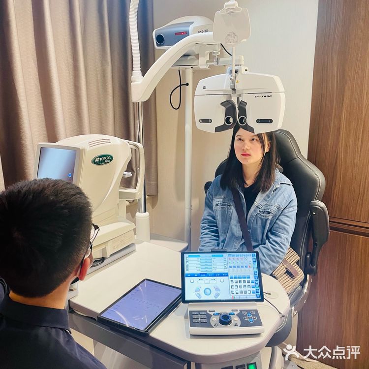 近视女孩也能很好看啊~素颜眼镜店~香港目色~ 