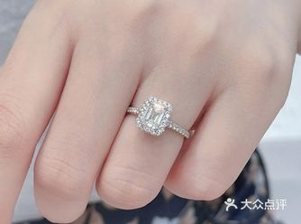 不一样的婚戒一克拉祖母绿切割钻戒