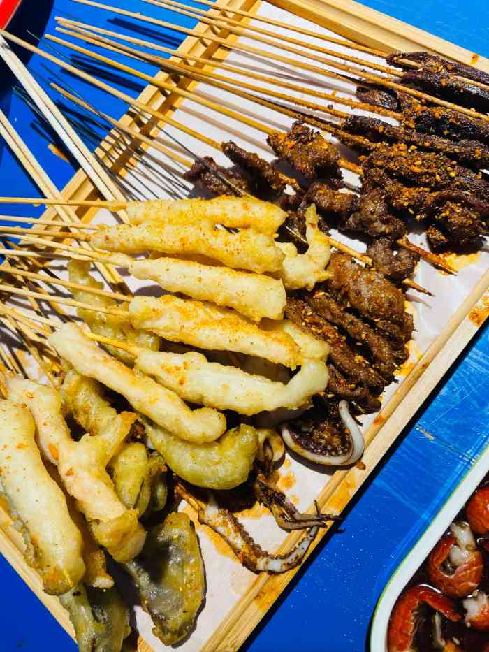 赵大喇叭新派炸串-"我想喝热水,当看见服务生端着这个巨大的茶.