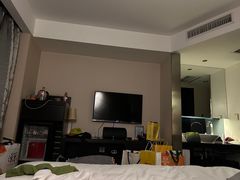 -桔子酒店(上海西藏北路地铁站店)