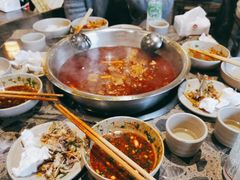 -肖肖酸萝卜鱼火锅(总店)