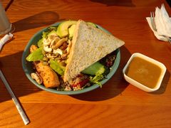 三文鱼坚果牛油果沙拉-ZEMOCAFE·FUSION FOOD(西交利物浦店)