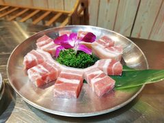 五花肉-哈哈碳都·牛肋条无限自助烤肉(台江万达店)