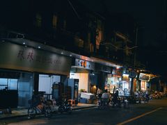 -溪岸路花鸟市场