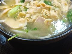 -丽虹云南过桥米线(兴工街店)