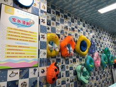 -蓝鲸奇亲子游泳俱乐部