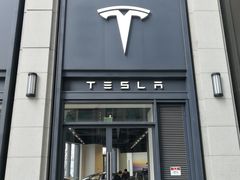 -TESLA 特斯拉(上海太古汇体验店)