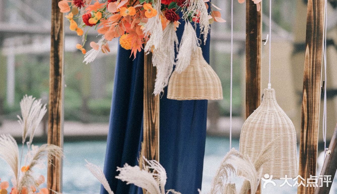 年前参加朋友的婚礼被这种温馨小浪漫的布置吸引住了冬日