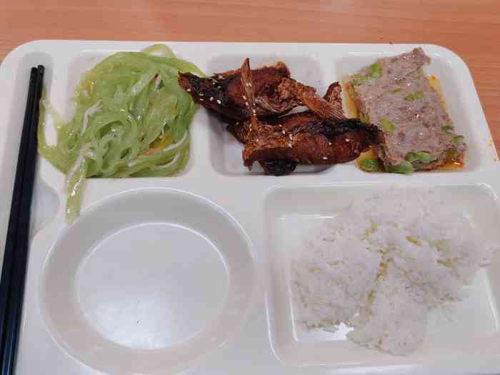 浙江大学玉泉校区四食堂-"浙大食堂里面价位相对比较低的一家吧,在靠.