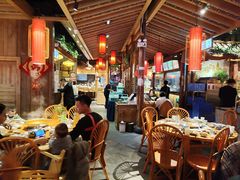 -野山舂·贵州现舂酸汤火锅(鸿通城店)