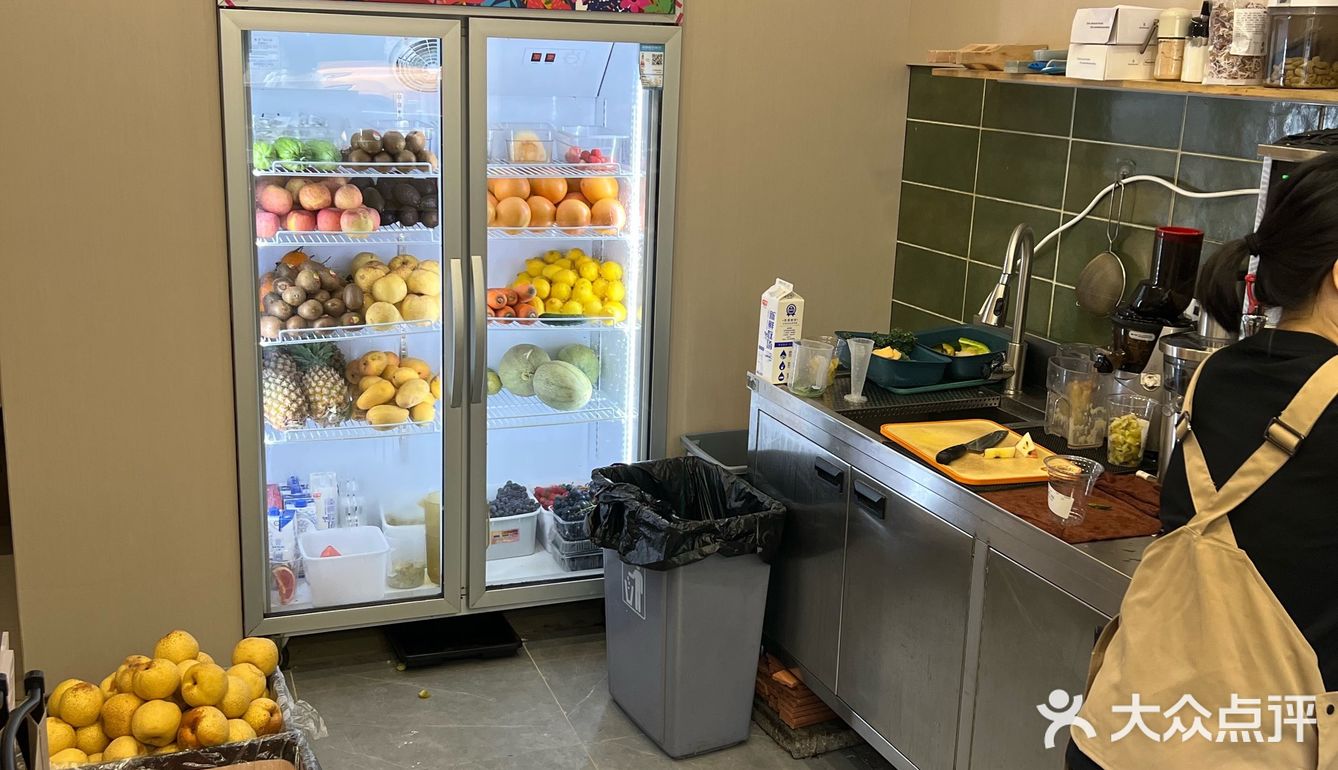 步行街旁的叹叹蔬果汁,好叹~