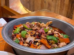 -老滇山寨•云南特色菜•地方菜•民族风情歌舞表演(金碧店)