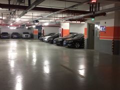 -绿地缤纷城-停车场