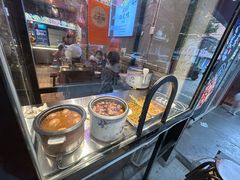 -爆炸头阿姨小四川正宗川味小吃(无任何分店)