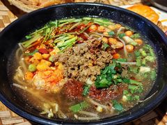 -爆炸头阿姨小四川正宗川味小吃(无任何分店)
