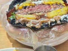 烤菠萝牛肉汉堡-HELLO 27 意面·沙拉·帕尼尼