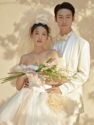 -至臻微拉婚纱摄影
