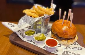 Signature Classic Cheeseburger