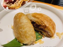 现烤玫瑰鲜花饼-云海肴·汽锅鸡·云南菜(高德置地店)